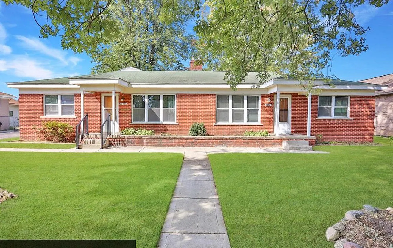 2 bed, 900 sqft, $1,350 — Photo 1