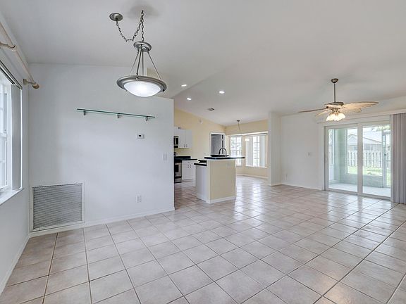 4th image of 655 SE Picasso Avenue