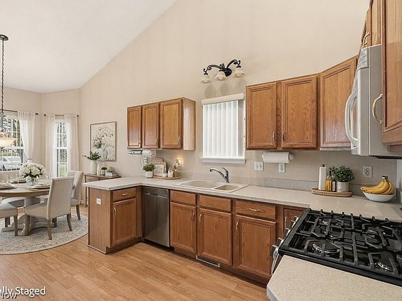 4th image of 8539 Primrose Ln