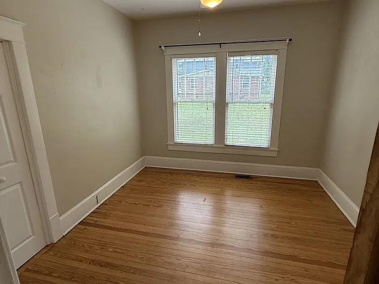 230 Grand Ave — Photo 22