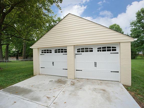 3rd image of 9532 West Ave