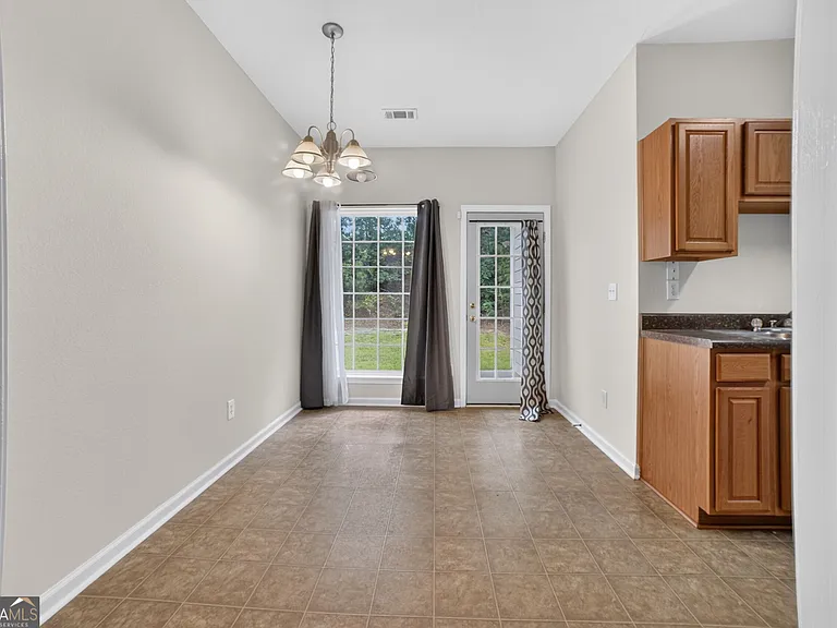 636 Oakland Hills Dr — Photo 11
