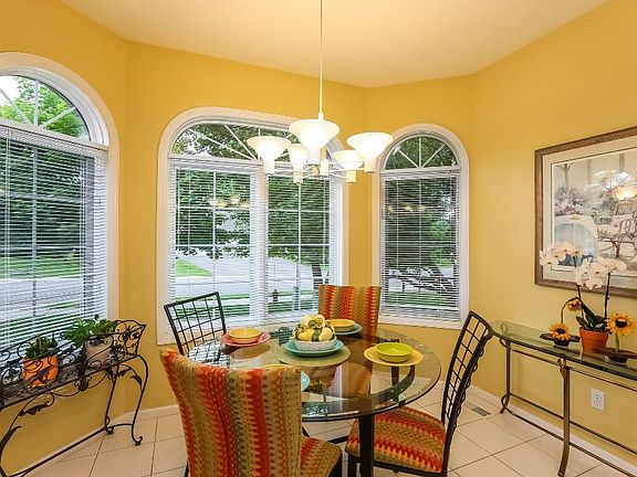 5th image of 4127 Thornhill Ln
