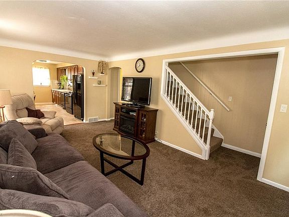 3rd image of 29280 Oakdale Rd