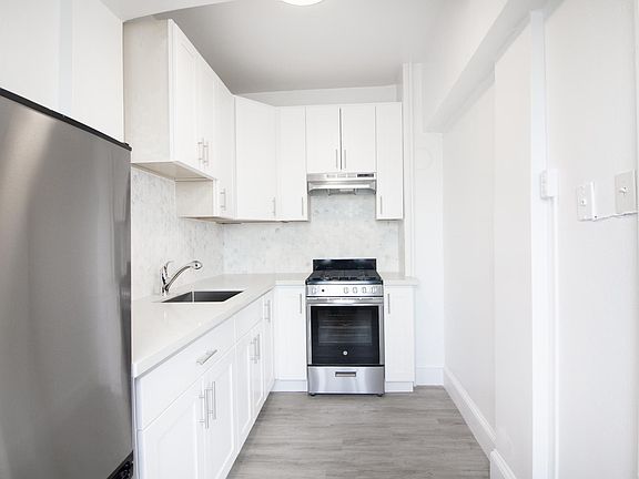 4th image of 3266 21st St #401