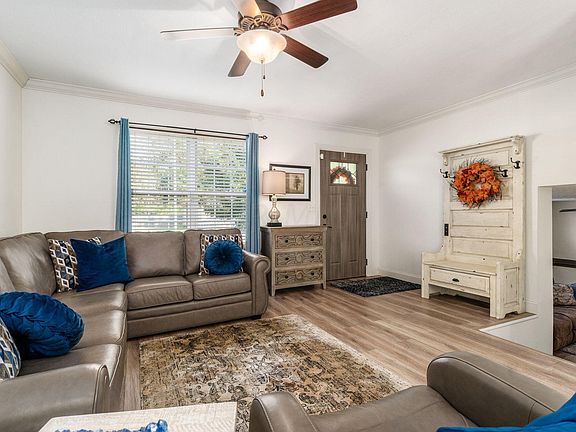 4th image of 2493 Creekwillow Pl