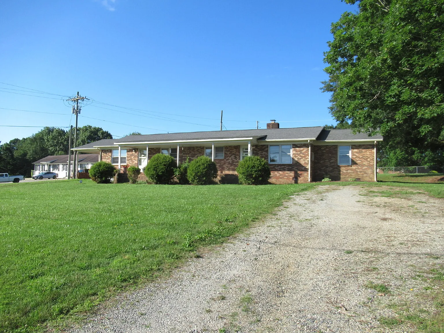 3 bed, 2.0 bath, 1324 sqft, $1,400 — Photo 3