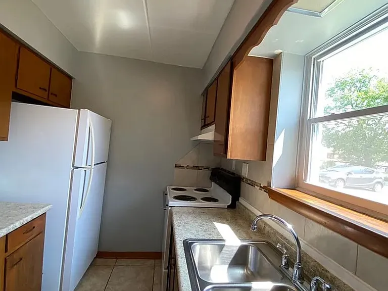 18305 Exchange Ave #11 — Photo 7