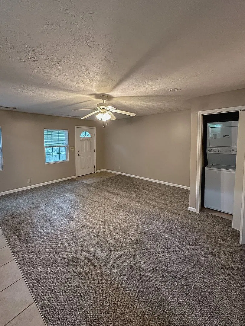 Columbia Square Apartments — Photo 3