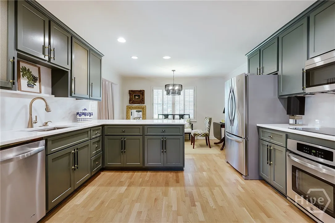 3 bed, 2.0 bath, 1819 sqft, $3,000 — Photo 3