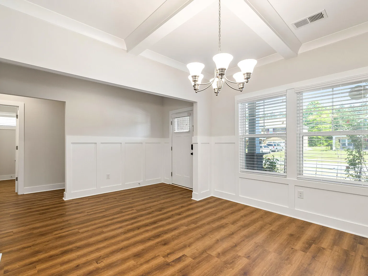 3 bed, 2.5 bath, 2730 sqft, $2,500 — Photo 3