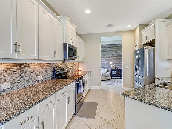 4th image of 14729 Sonoma Blvd