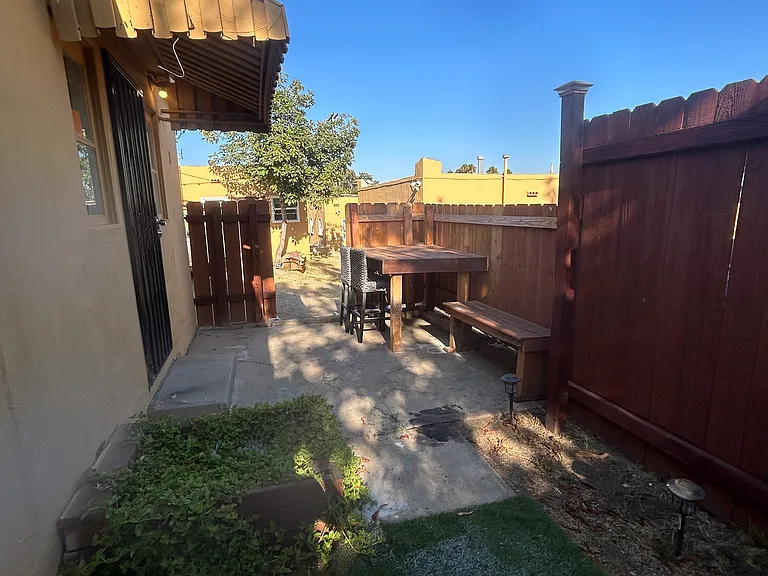 407 W San Ysidro Blvd W — Photo 14