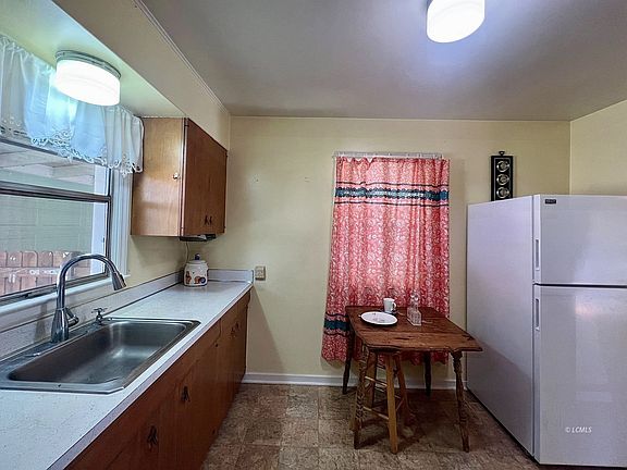 4th image of 116 N J St