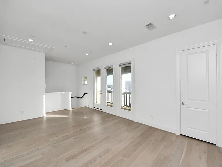 4005 Woodshire Village Est — Photo 36