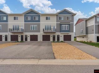 2184 Rolling Green Trl, North Mankato, MN 56003