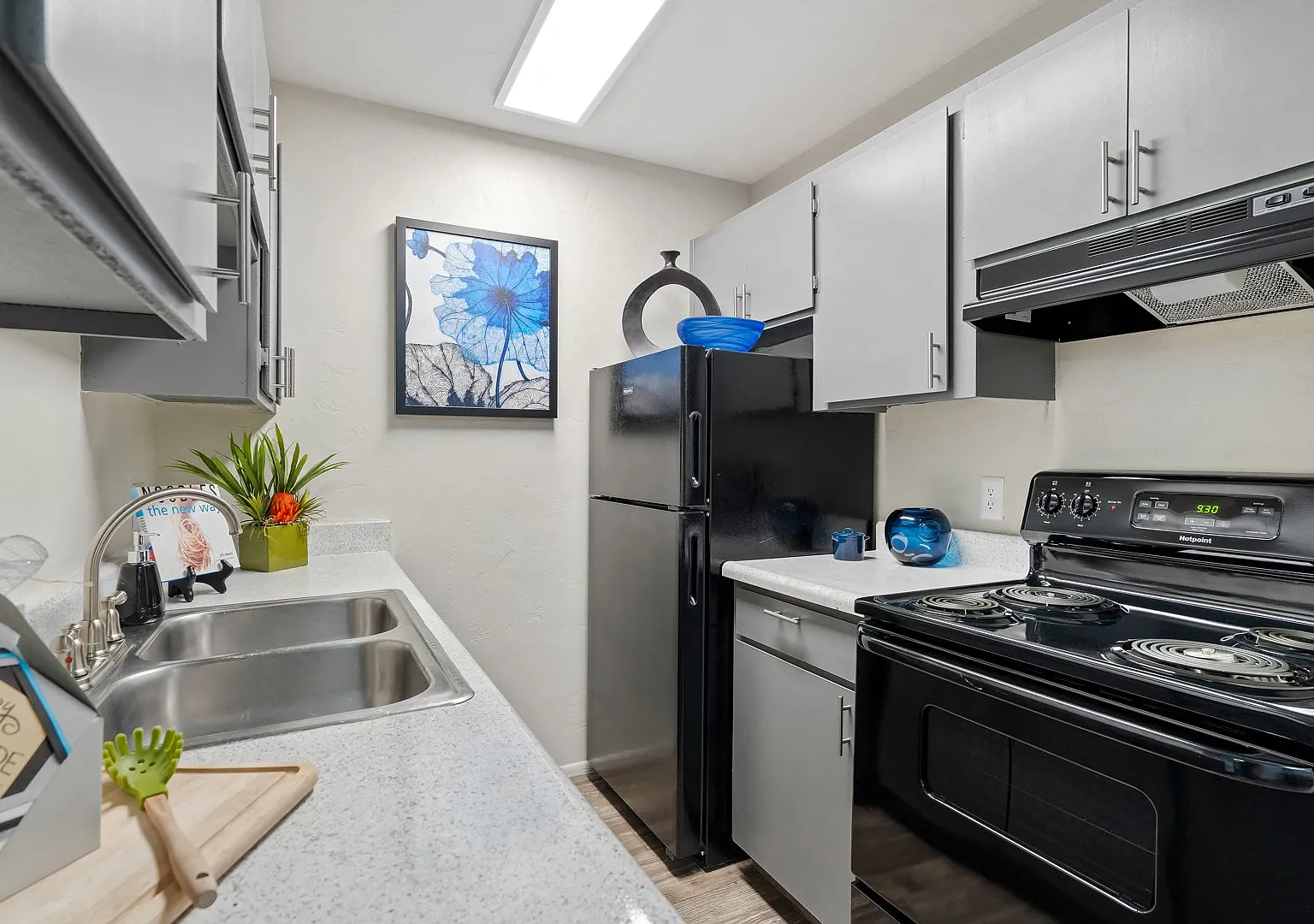 Verde Apartments — Photo 2