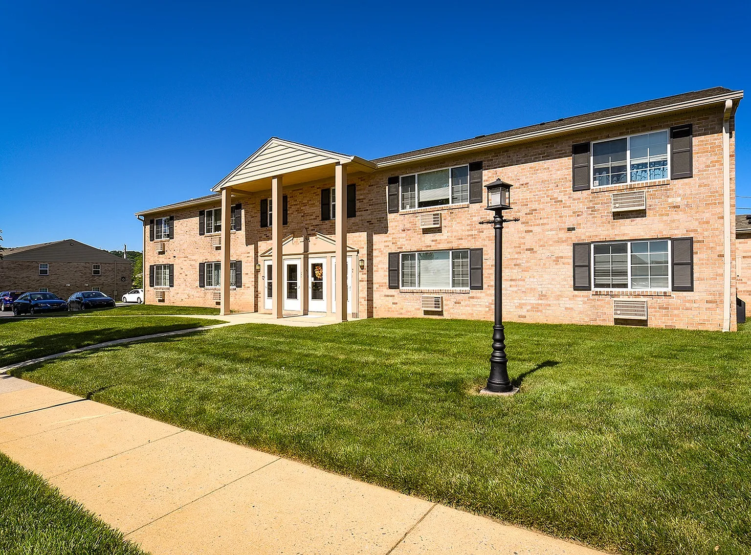 Woodland Plaza Apartments — Photo 4