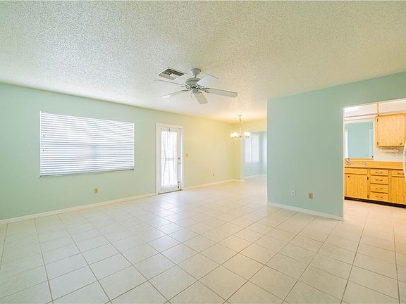 5th image of 218 Gloucester Blvd #396