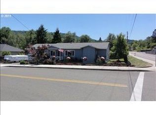 2225 SE Waldon Ave, Roseburg, OR 97470