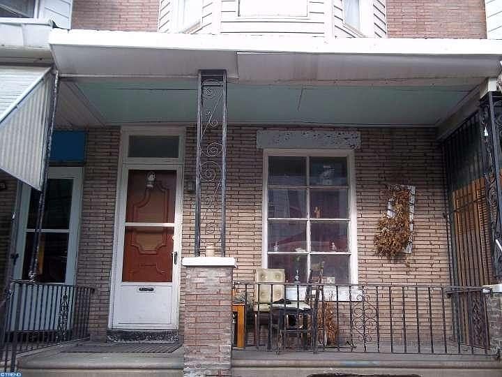 2nd image of 611 E Thayer St
