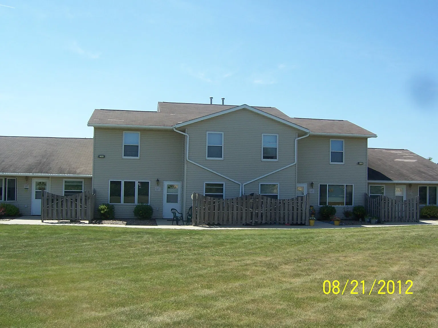 2 bed, 1250 sqft, $1,275 — Photo 1