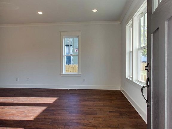 3rd image of 2044 Straightway Ave