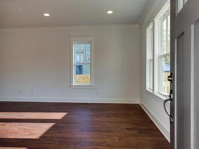 2044 Straightway Ave — Photo 3