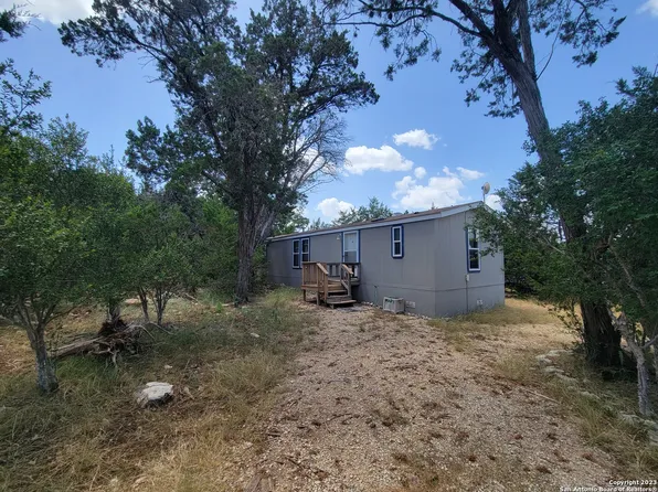 724 Private Road 1517, Bandera, TX 78003