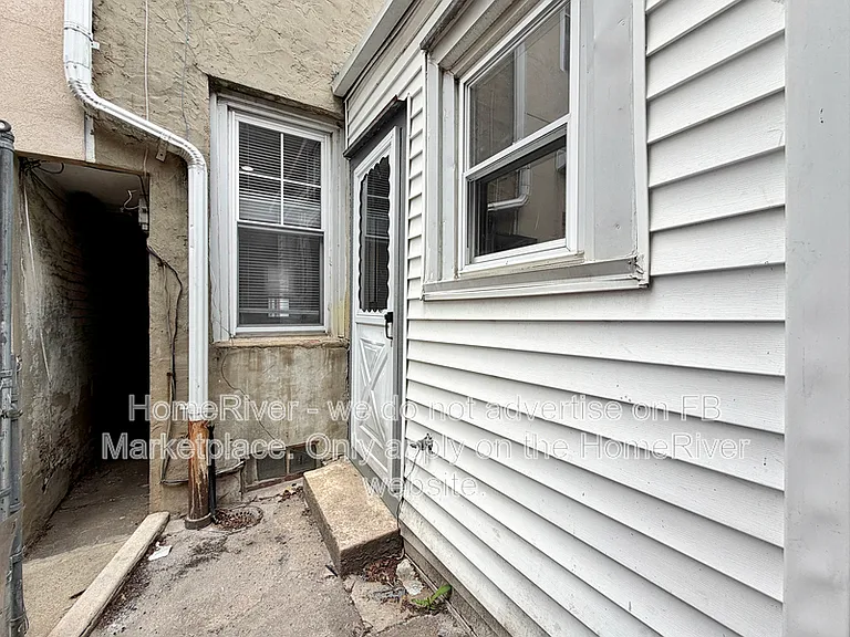 2917 Edgemont St — Photo 13