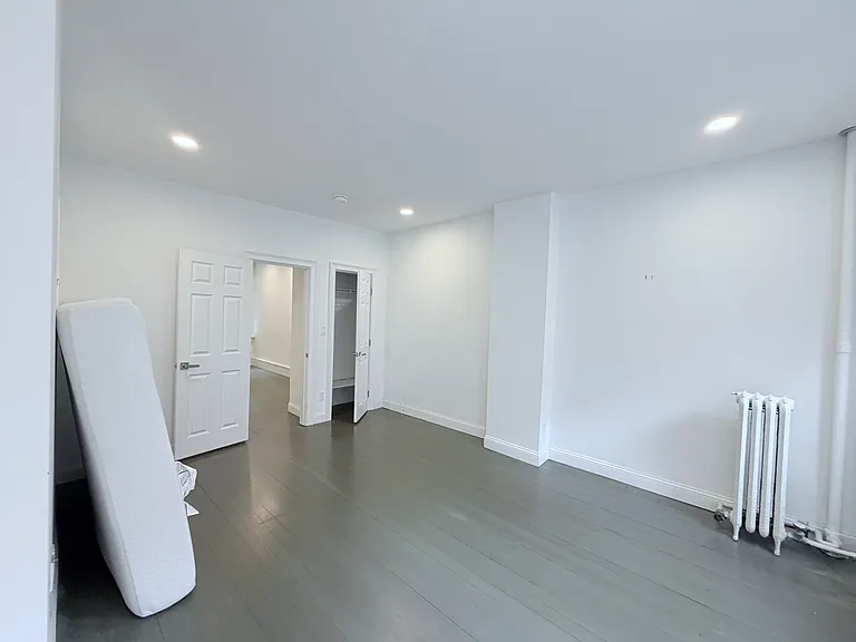 31 Temple St #4R — Photo 9