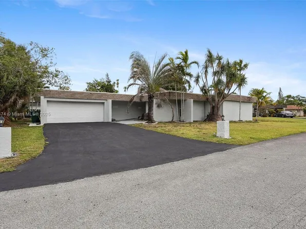 5209 Buttonwood Ct, Tamarac, FL 33319