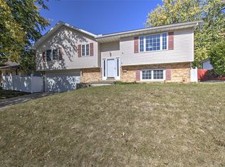 2120 W Ravina Park Rd, Decatur, IL 62526