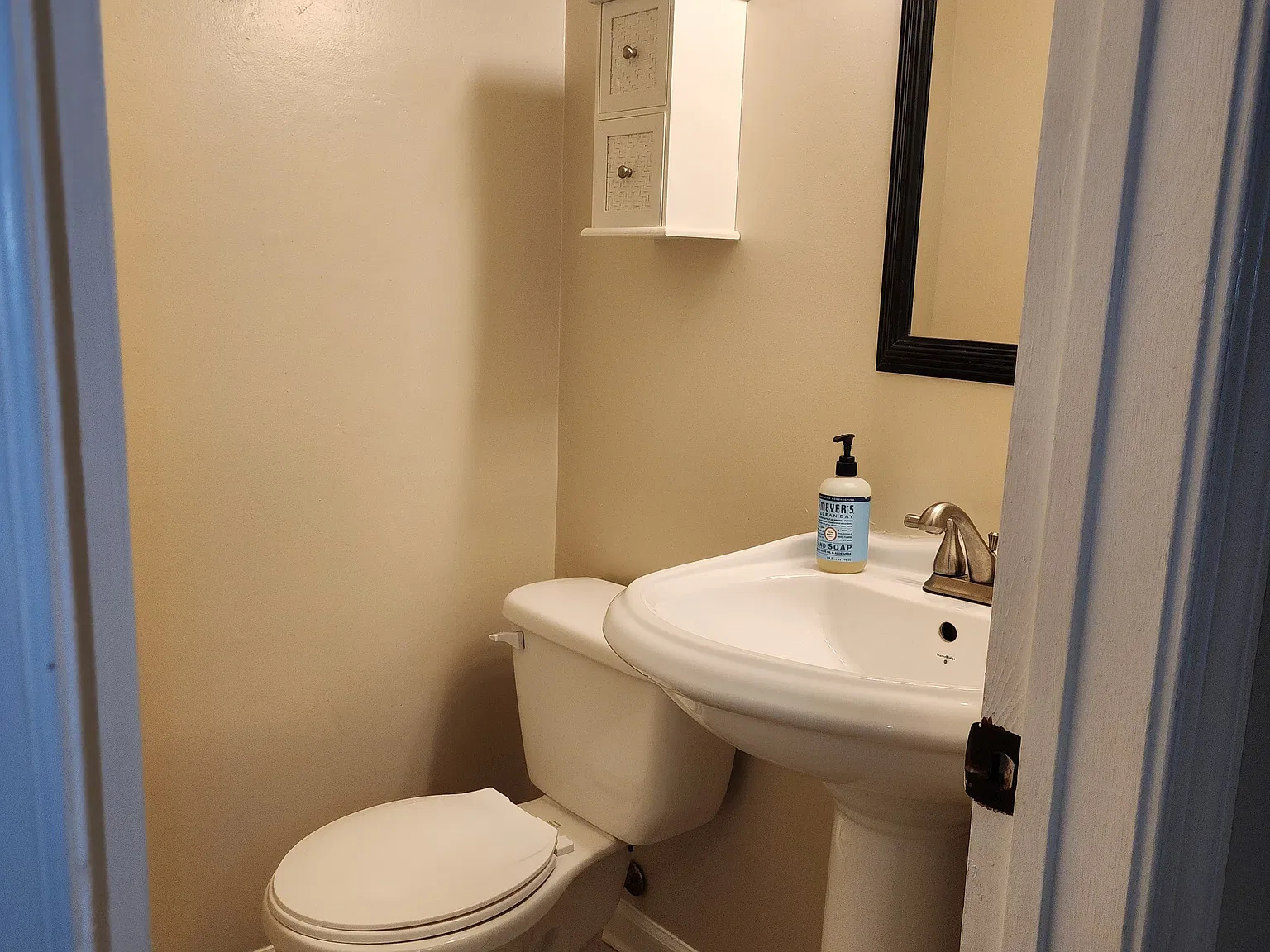 3 bed, 2.5 bath, 1386 sqft, $2,100 — Photo 4