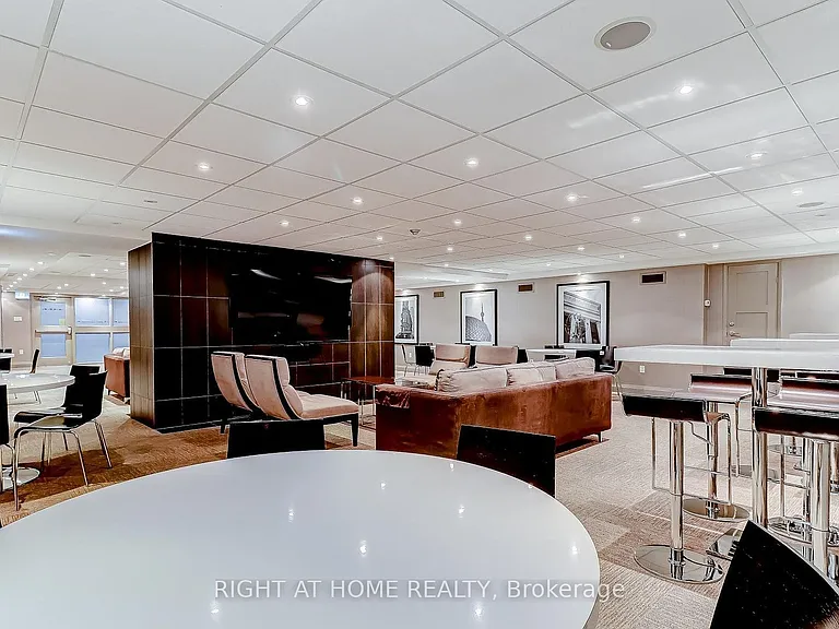 360 Bloor St E #411 — Photo 31