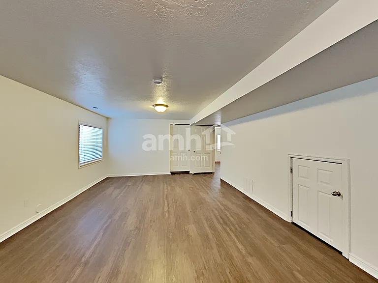 4384 N Maple Dr — Photo 7