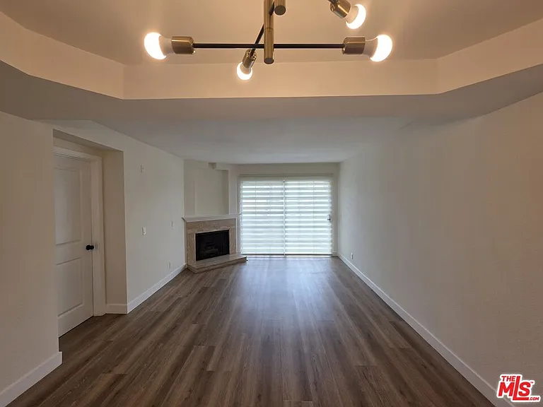 535 W 4th St #110 — Photo 39