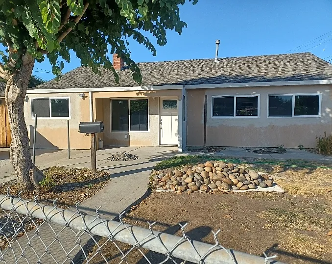 200 Staples Ave