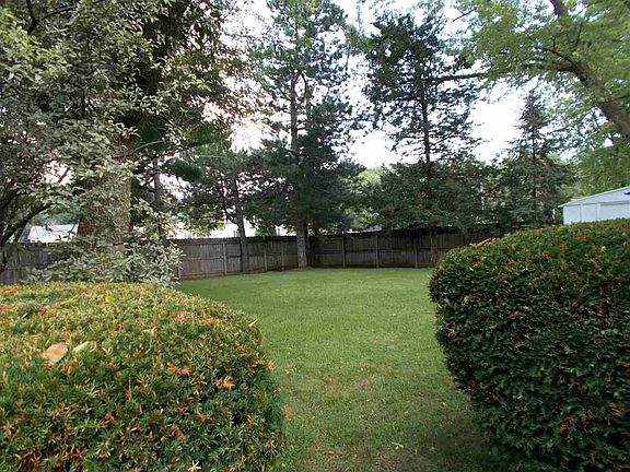 3rd image of 1228 Meadow Lane Dr