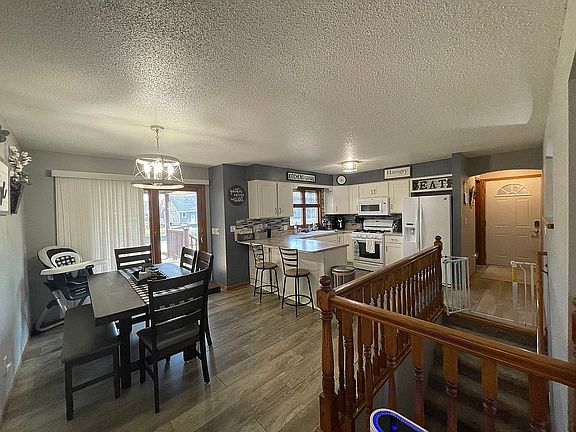 3rd image of 303 E 15th Ave