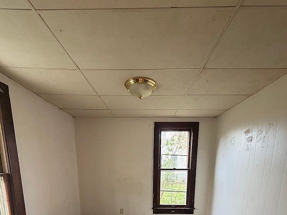 4th image of 604 S Jackson St