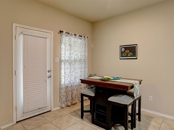 5th image of 520 Rustic Oak Ln