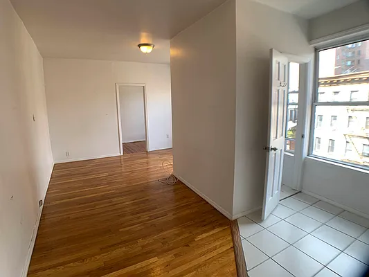 Rented by Salon Realty Corp | media 15