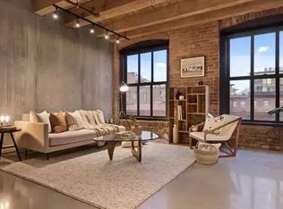 55 Cordova St E #305, Vancouver, BC V6A 0A5