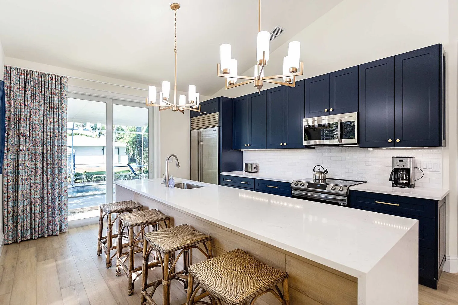 3 bed, 3.0 bath, 2195 sqft, $3,724 — Photo 4