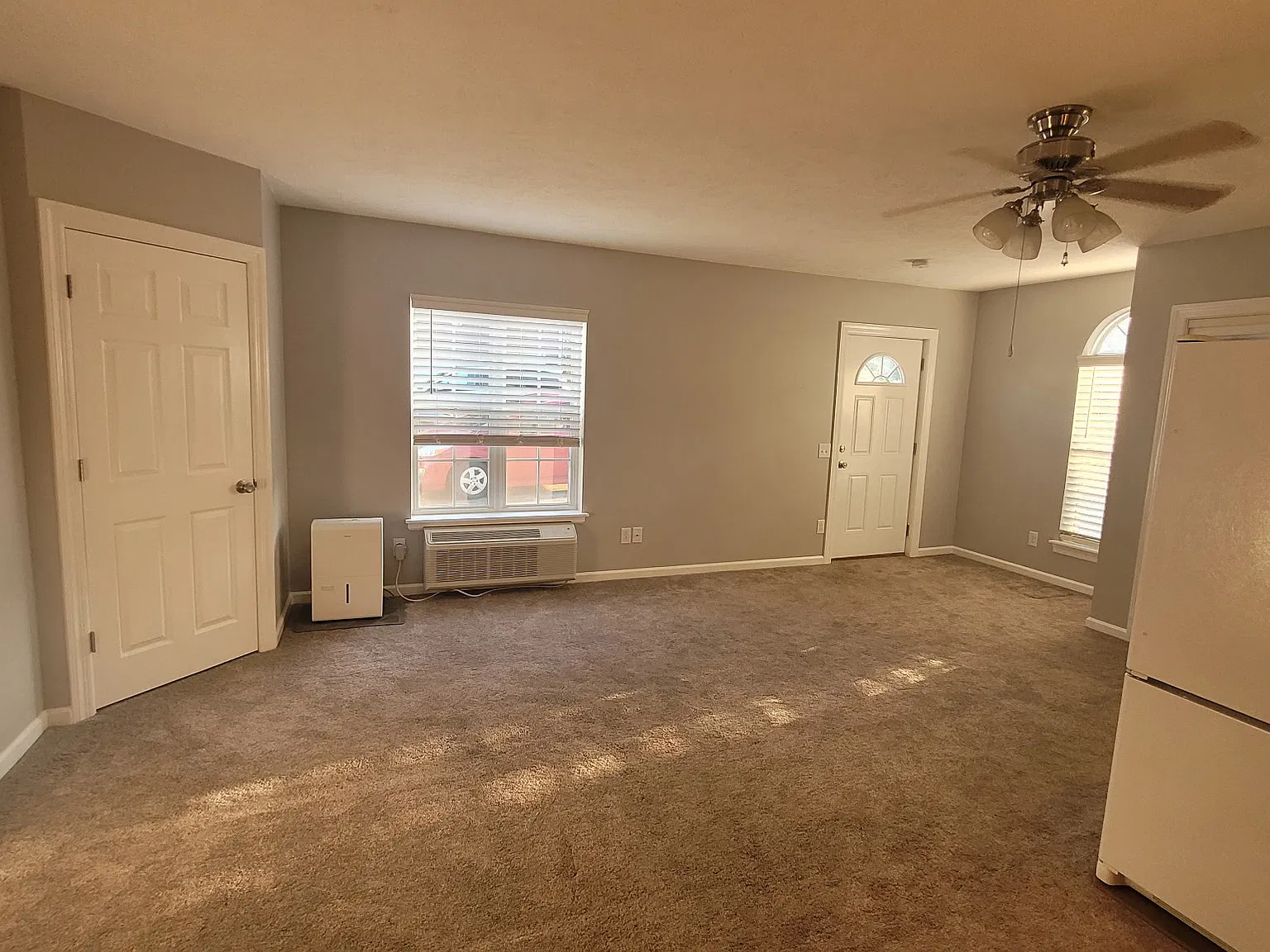 Studio, 400 sqft, $1,000 — Photo 1