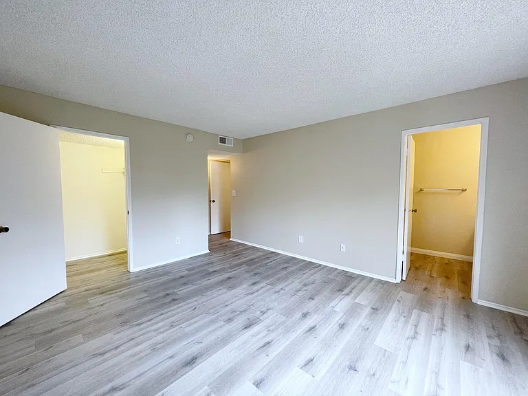 350 S Oakland Ave — Photo 16