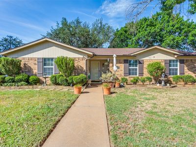 701 NW Charlyne Dr, Burleson, TX, 76028