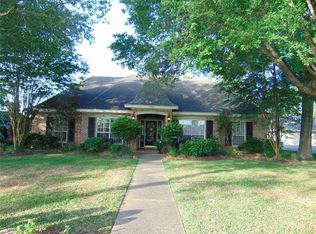 710 Greenbriar Dr, Friendswood, TX 77546