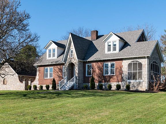 2nd image of 3056 Lebanon Pike